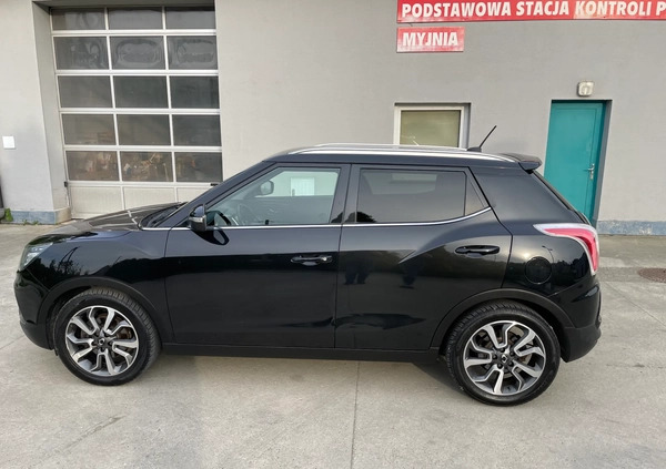 SsangYong Tivoli cena 37900 przebieg: 103000, rok produkcji 2015 z Lubaczów małe 277